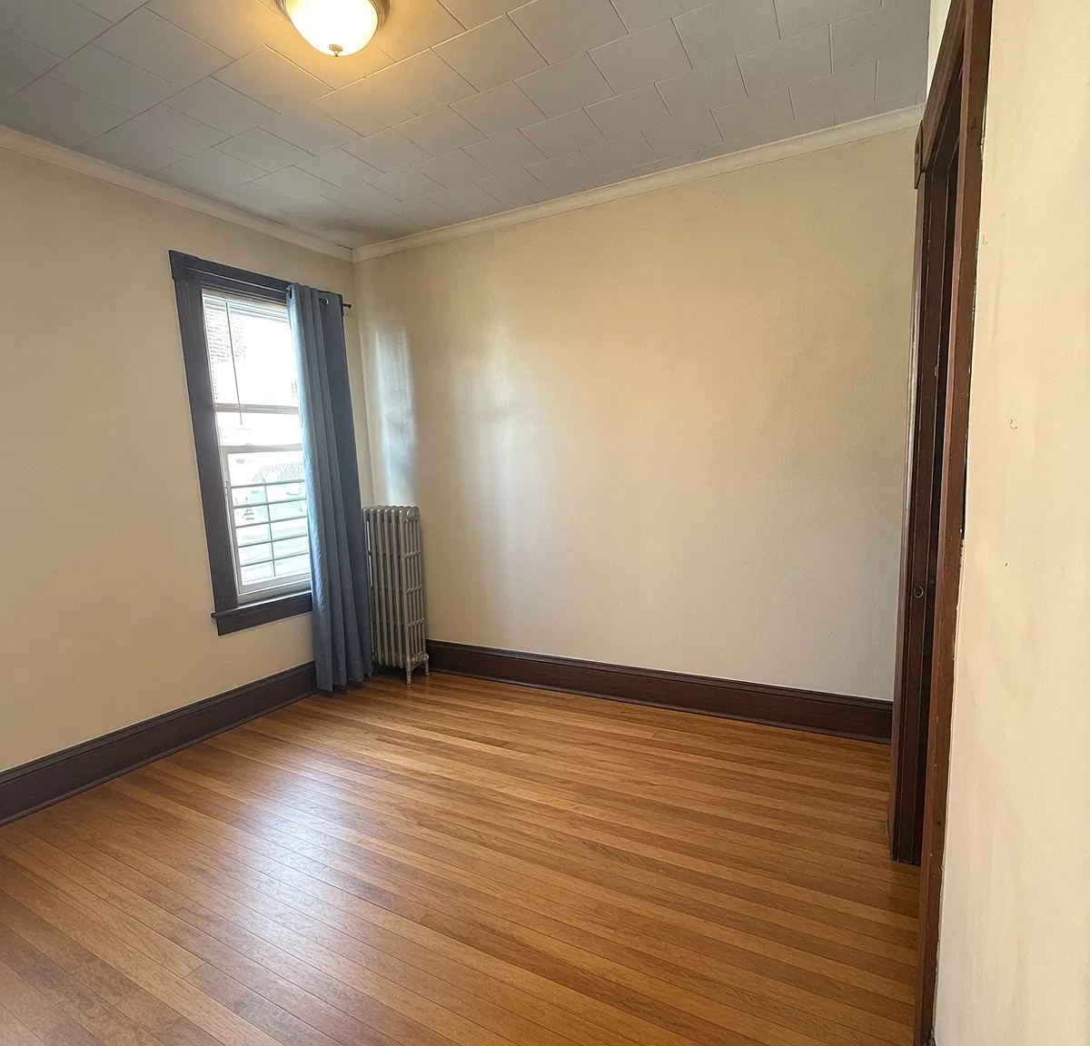 4 bed, 1275 sqft, $3,200 — Photo 2