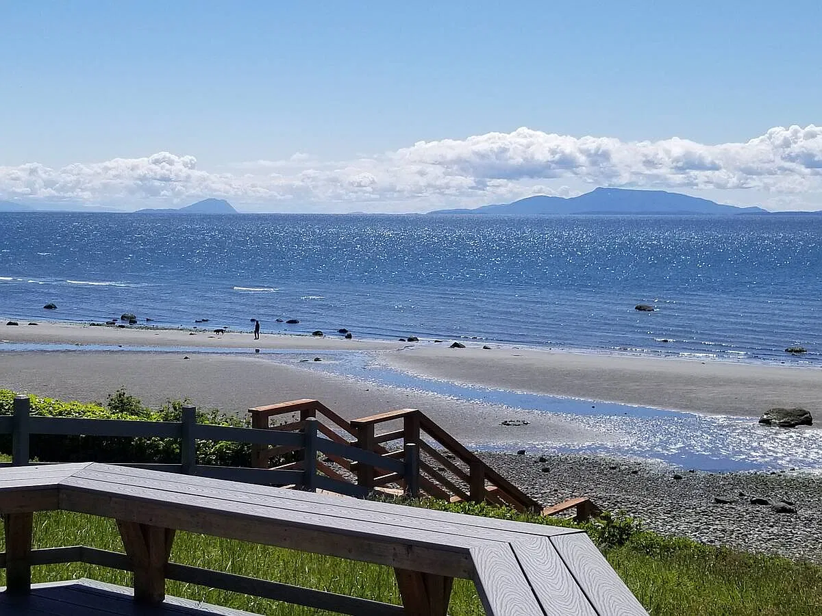 Paradise on the Beach - Short-Term Rental - Seasonal — Photo 2