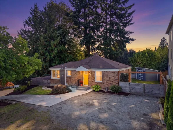 10735 Densmore Avenue N, Seattle, WA 98133