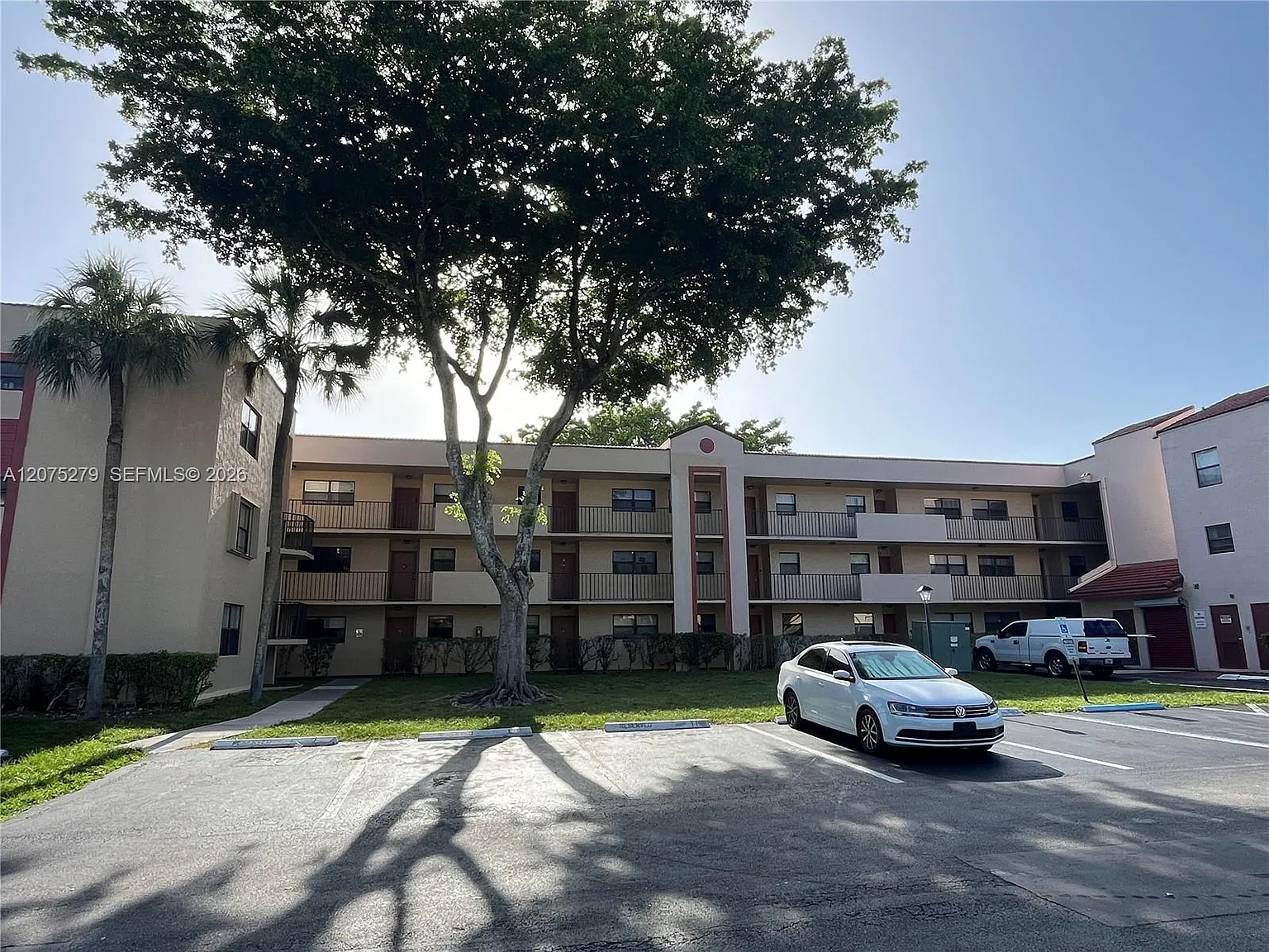 Miramar Club Condominium — Photo 2
