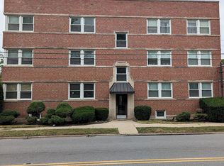 1316 W Touhy Ave #2W, Park Ridge, IL 60068