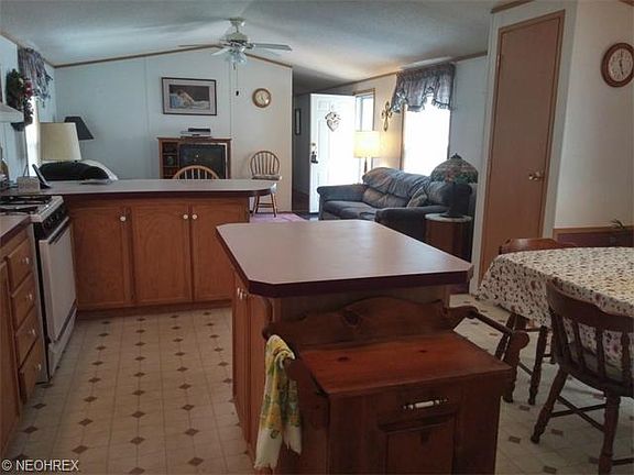 3rd image of 2652 Lake Breeze Dr