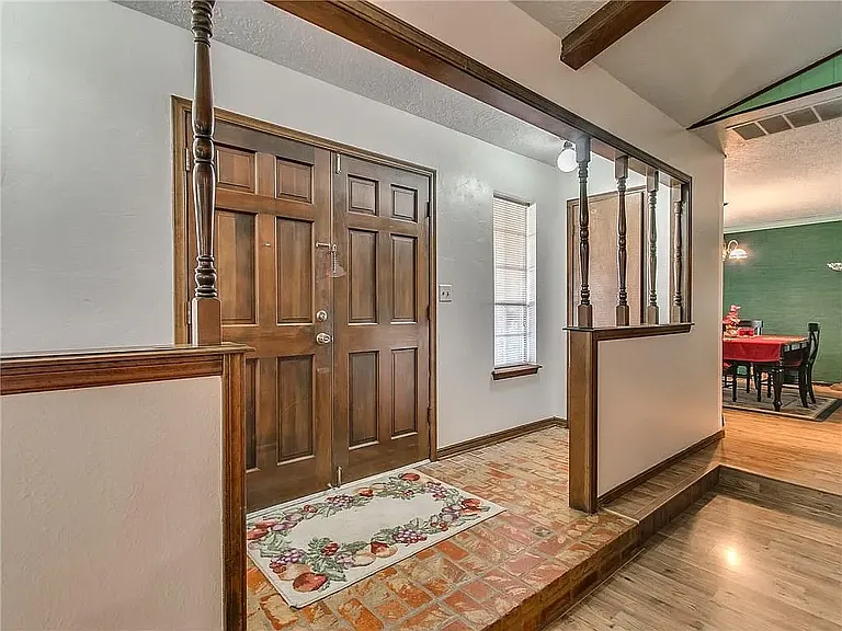 2308 Houston Ave — Photo 3