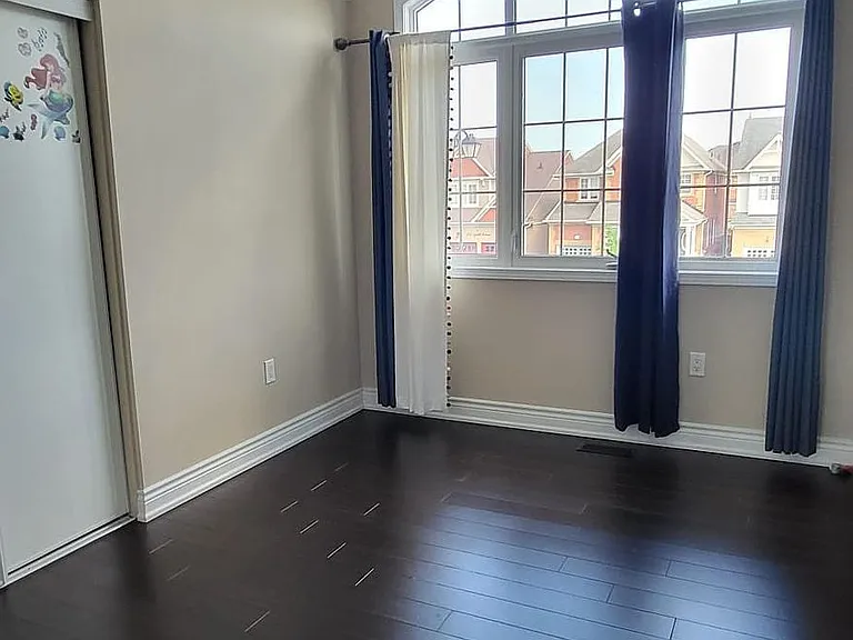 207 Dymott Ave — Photo 6