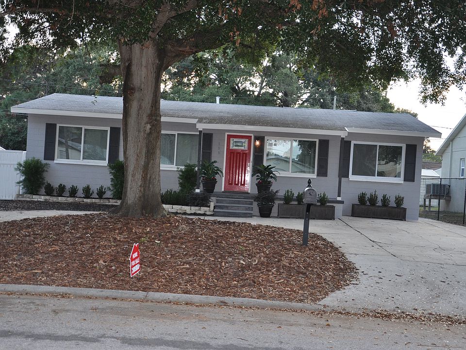 1st image of 159 NE Lincoln Cir N