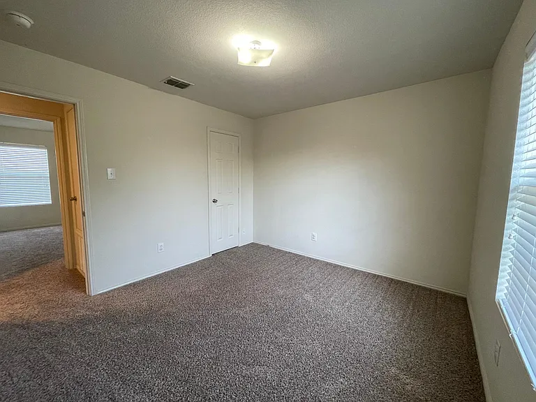 2801 Mockingbird St — Photo 18