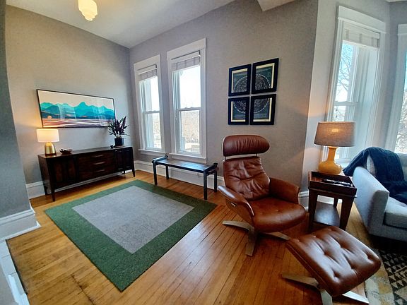 2nd image of 4542 N Greenview Ave #2
