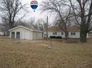 713 W Grove St, Dwight, KS 66849
