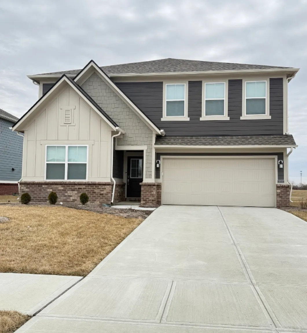 5 bed, 2736 sqft, $2,600 — Photo 1