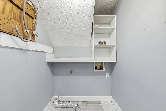 310 Crescentview Ct — Photo 8