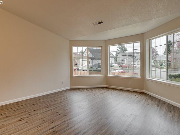 5th image of 10302 NE 85th Cir