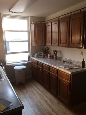 Rented by Halvatzis Realty | media 6