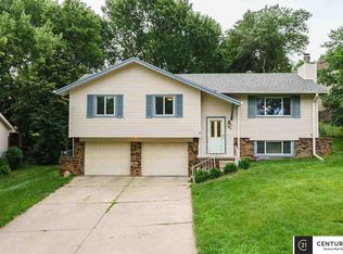 907 Willow Ave, Bellevue, NE 68005