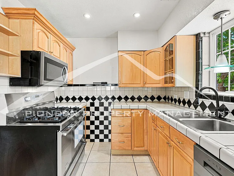 4215 W Byron Pl — Photo 7