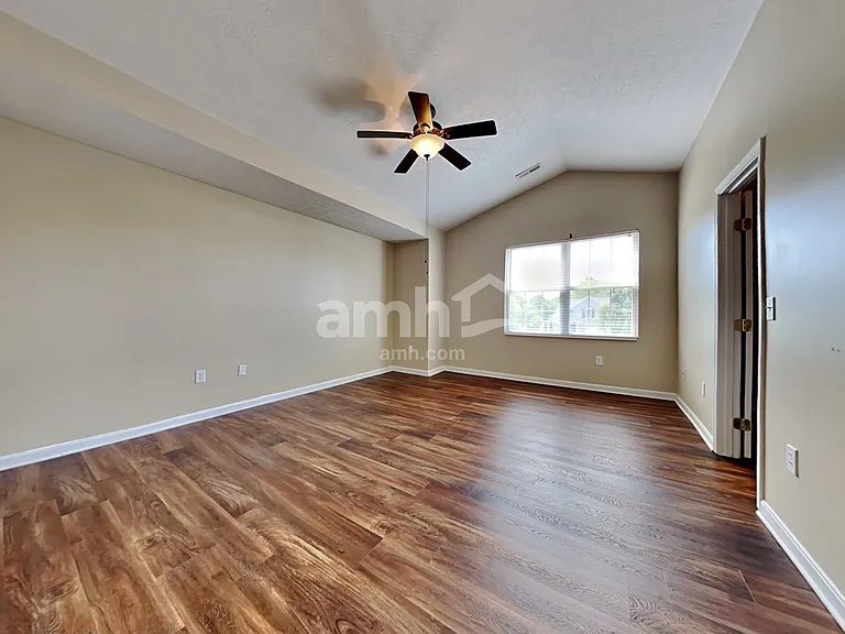 320 Hennepin Dr — Photo 9
