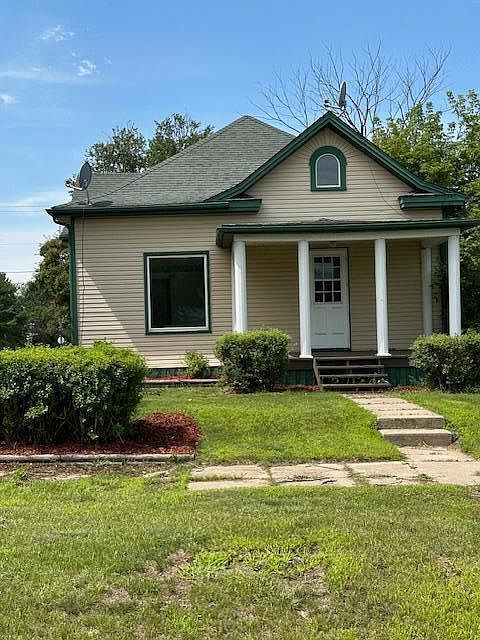 1st image of 302 Cedar Ave NW