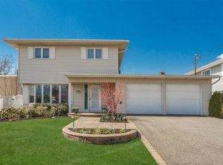 2974 Joyce Ln, Merrick, NY 11566