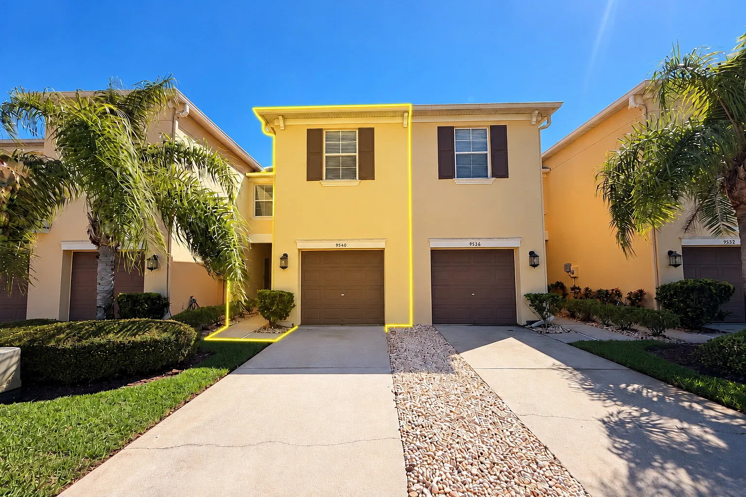 3 bed, 2.5 bath, 2010 sqft, $2,100 — Photo 1