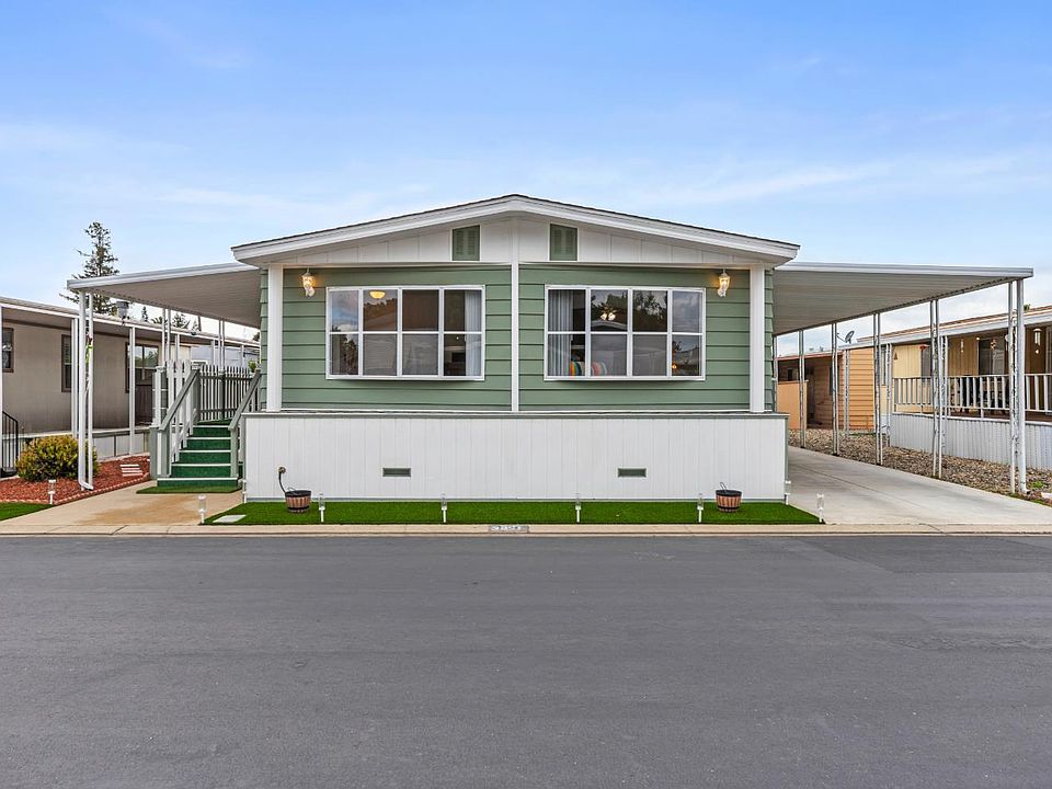 1st image of 3921 Moana Way