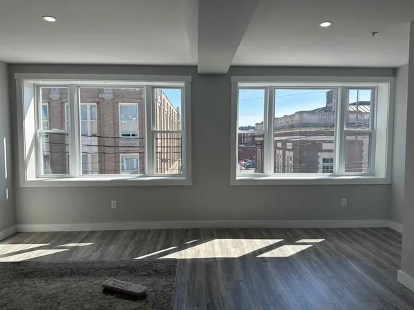 12 Washington St #302, Biddeford, ME 04005