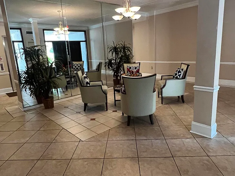 480 Executive Center Dr #2D — Photo 10