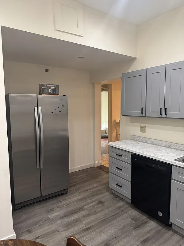 355 Pearl St — Photo 4