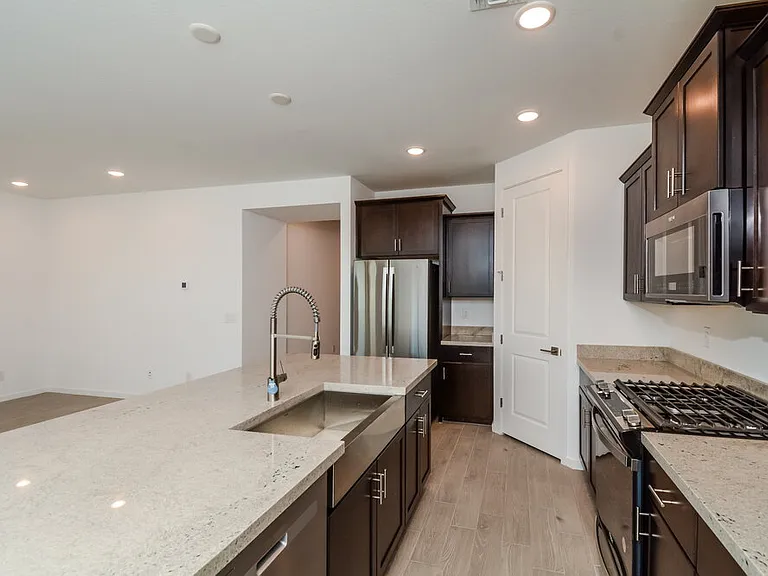 12641 W Daley Ln — Photo 7