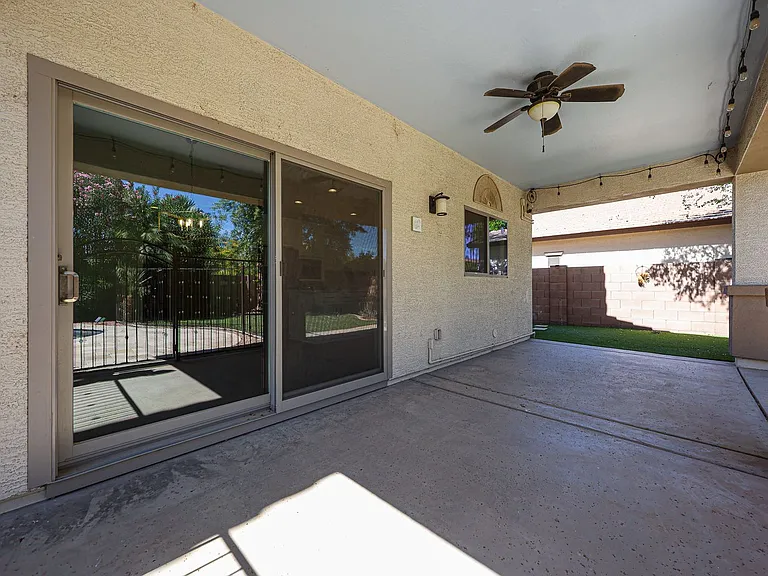 2744 E Donato Dr — Photo 33