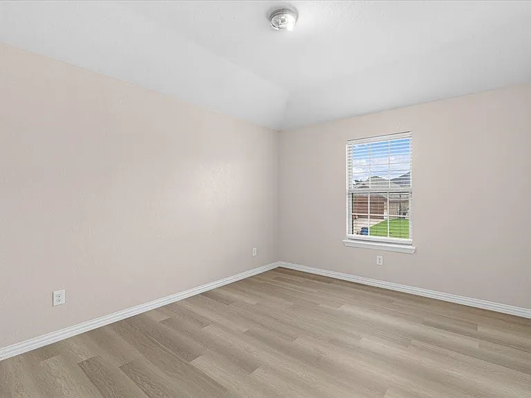 710 Woodcrest Dr — Photo 16