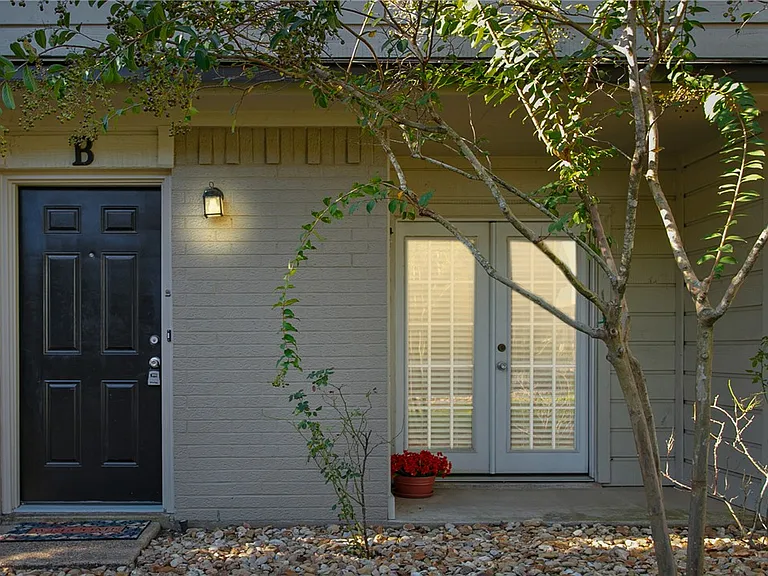 1409 Airline Dr #B — Photo 3