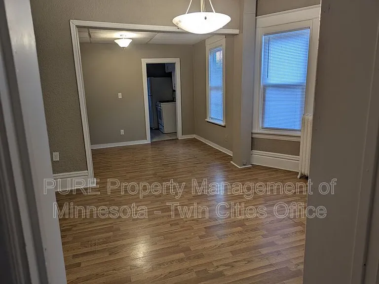 605 Van Buren Ave #2 — Photo 4