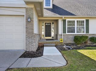 328 Four Seasons Dr, Lake Orion, MI