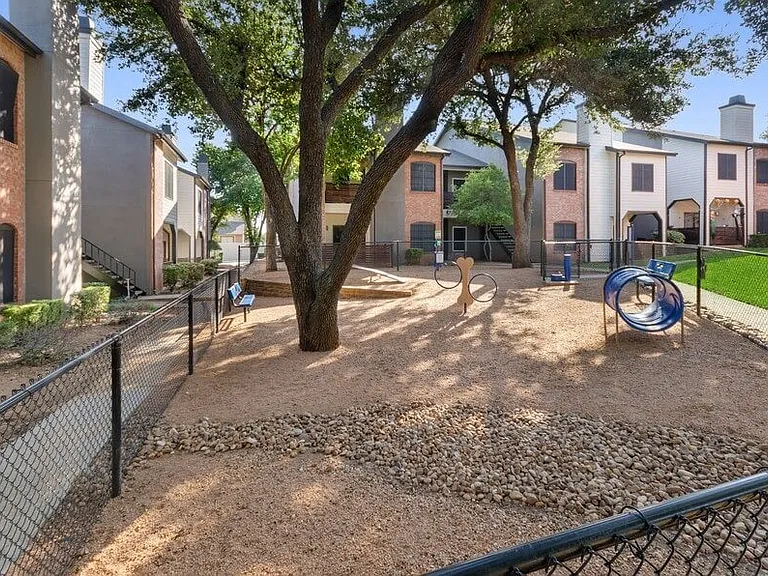 Dallas North Park — Photo 25