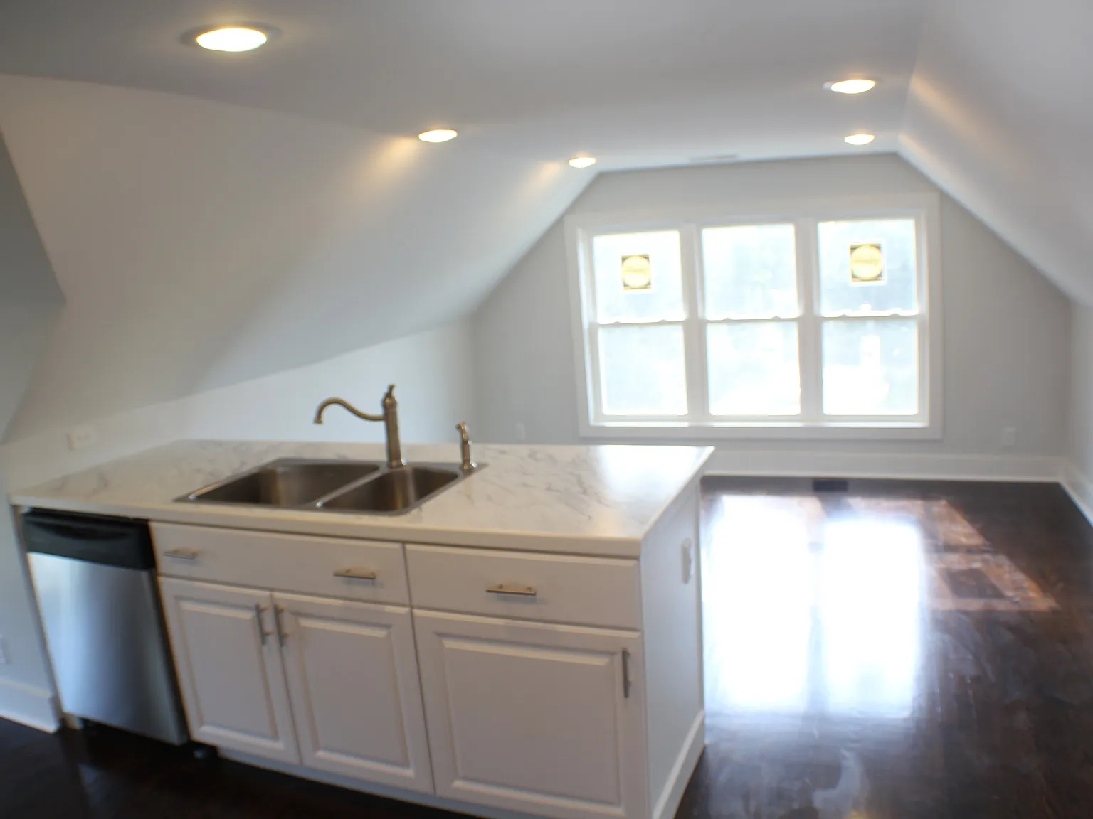 1 bed, 600 sqft, $1,200 — Photo 3