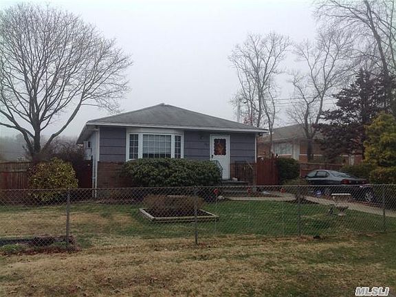 3rd image of 182 Parkwood Dr