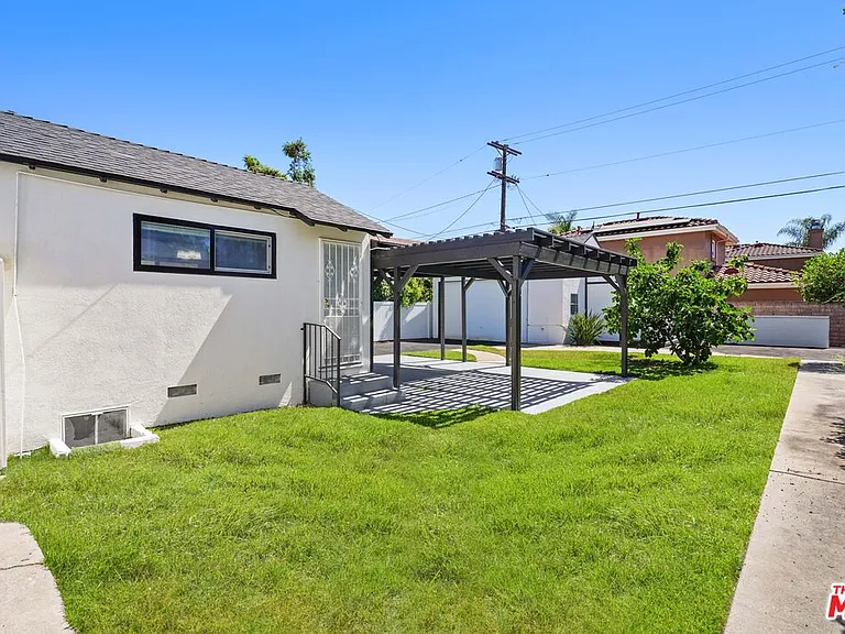 4940 Placidia Ave — Photo 34