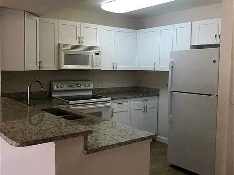 8304 Key Royal Cir #1712 — Photo 2