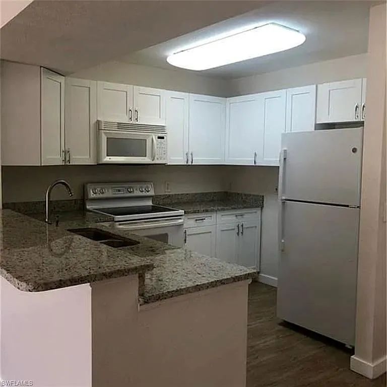 Building Photo - 8304 Key Royal Cir #1712