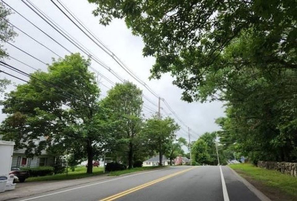 Exterior Neighborhood (street photo)