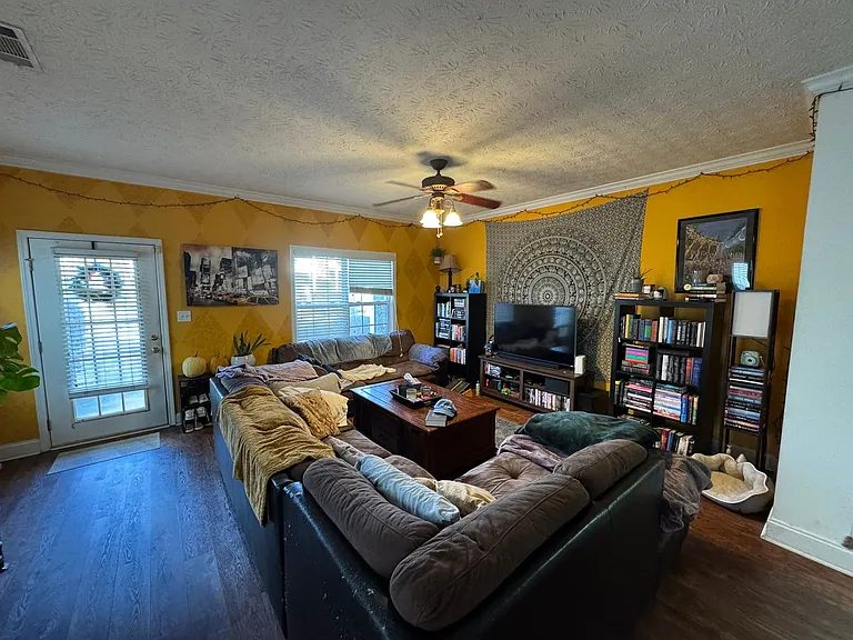 237 Wiltshire Dr — Photo 3