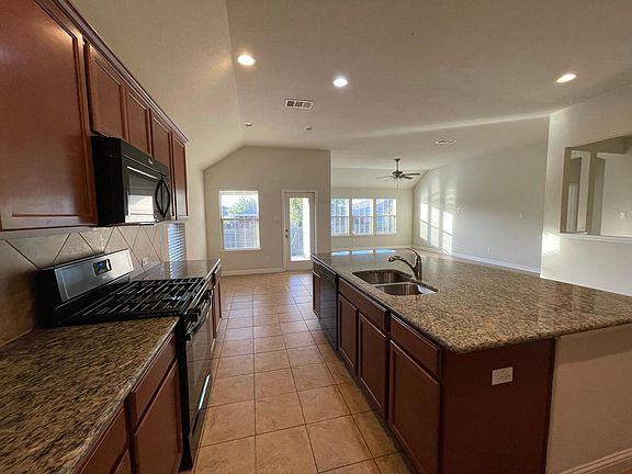 4th image of 2916 Salvador Ln