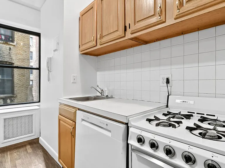 19 W 69th St #603 — Photo 6
