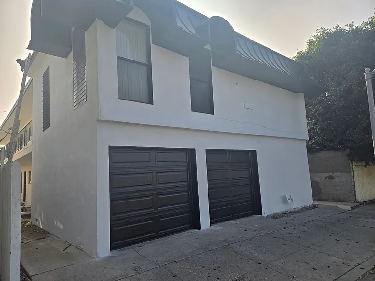 506 Ocean Park Blvd — Photo 1