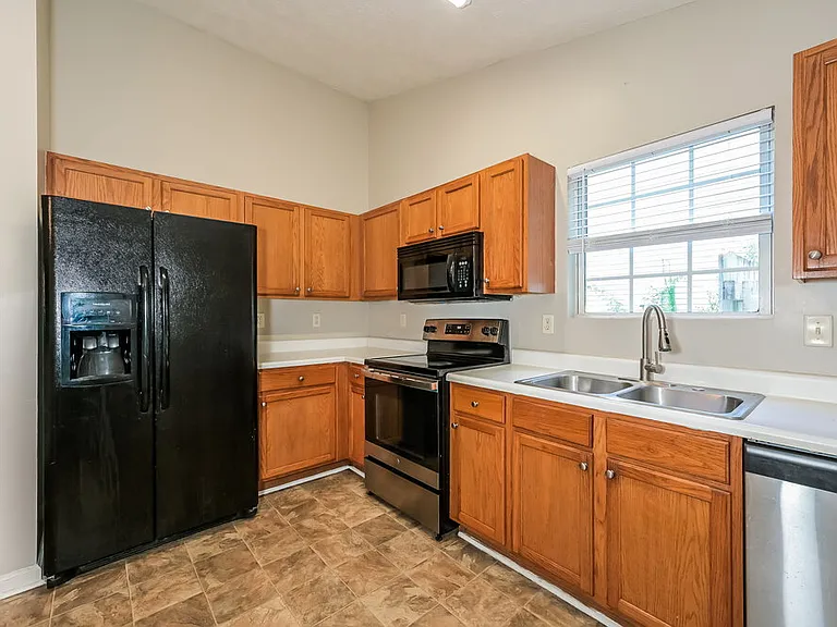2124 Oakland Spring Dr — Photo 6