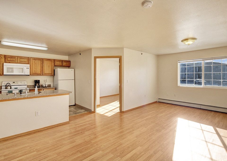 Timber Ridge Apartments - Kitchen and Living Room