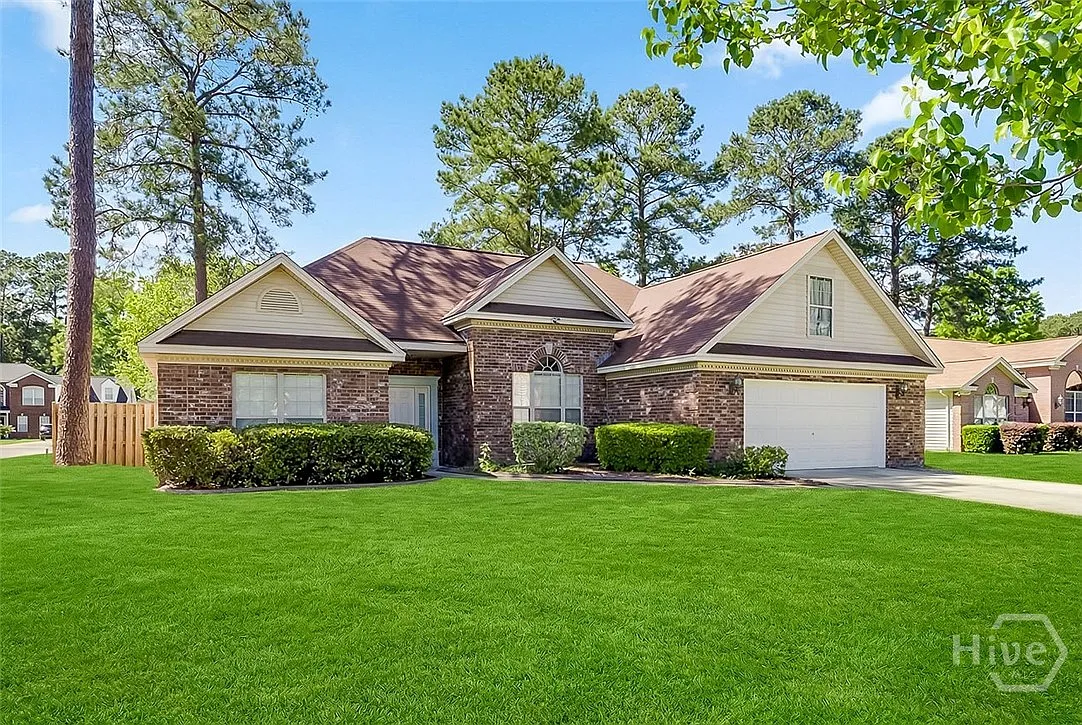 3 bed, 2.0 bath, 2662 sqft, $3,000 — Photo 2