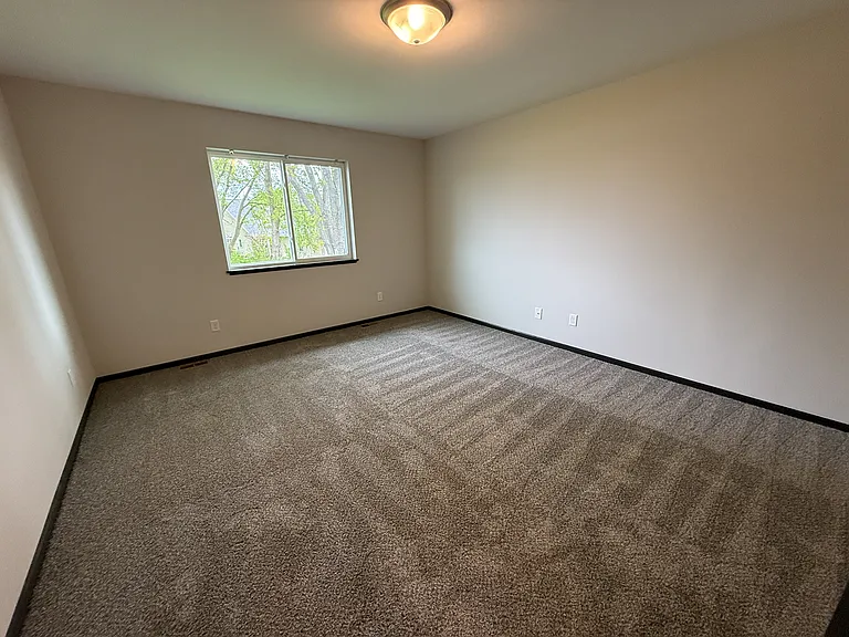 924 Waters Edge Ct — Photo 17