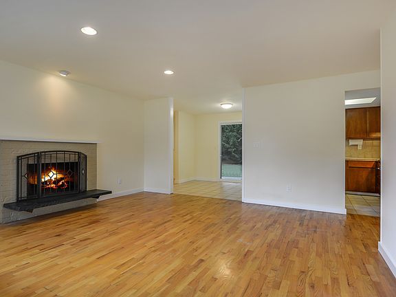 2nd image of 21036 NE 91st St