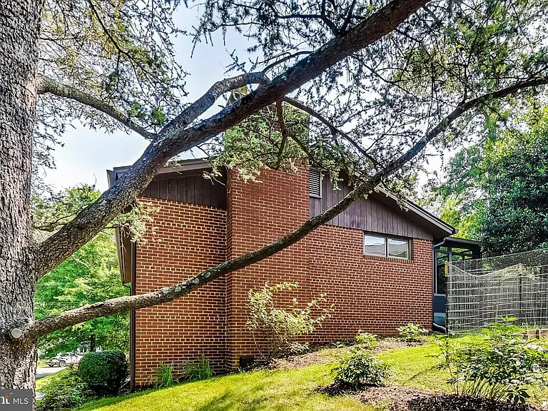 6515 E Halbert Rd — Photo 34
