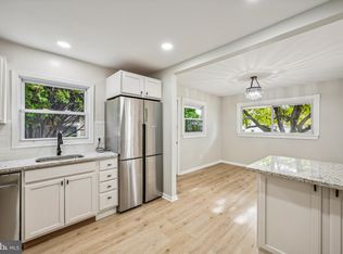 6 Thomas Ave, Bellmawr, NJ 08031